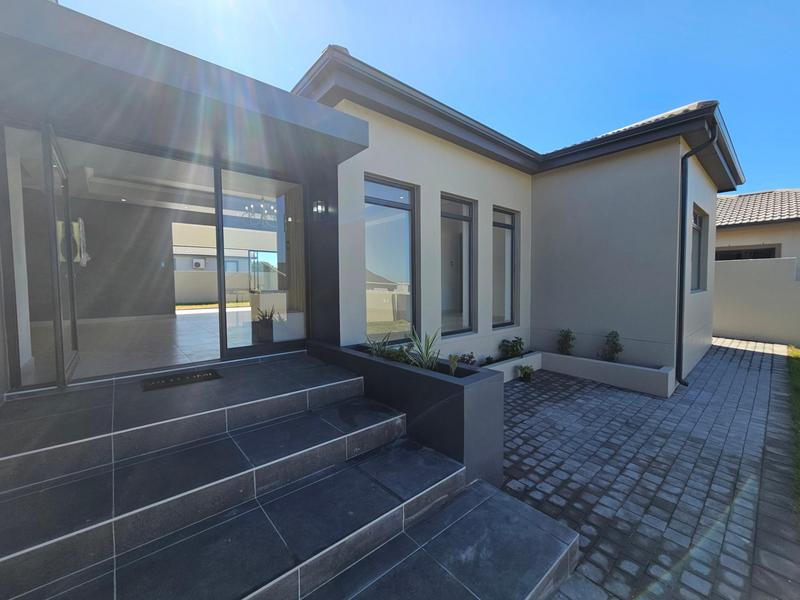 4 Bedroom Property for Sale in Fountains Estate Eastern Cape